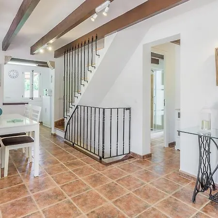 Villa Sleeps 2 With Pool Air Con And Wifi
