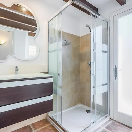 Sleeps 2 With Pool Air Con And Wifi Villa